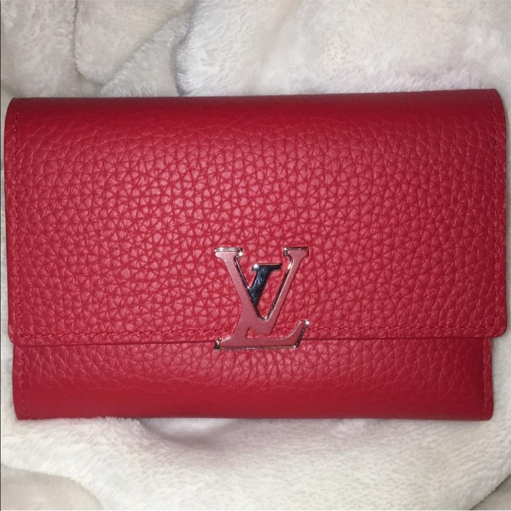 [SOLD] Louis Vuitton Capucines Compact Wallet - Picture 7 of 8